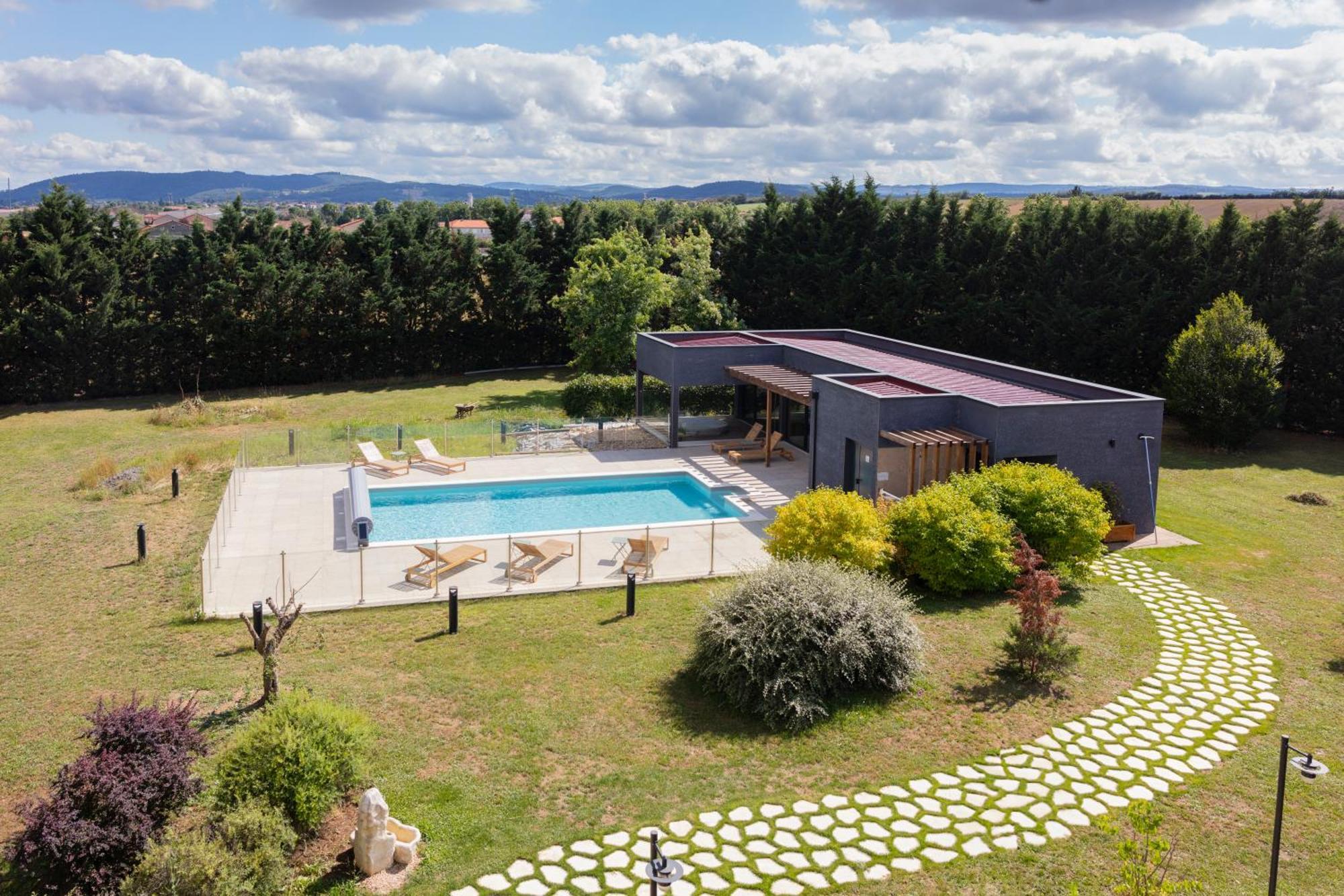 Artemis Hotel Brioude Exterior foto